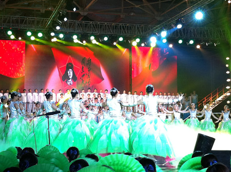 阳光路上--2012年庆祝五一国际劳动节文艺晚会